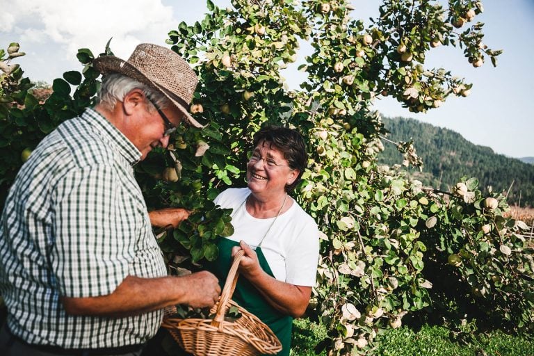 Gerhard & Alberta Liegl im eigenen Garten